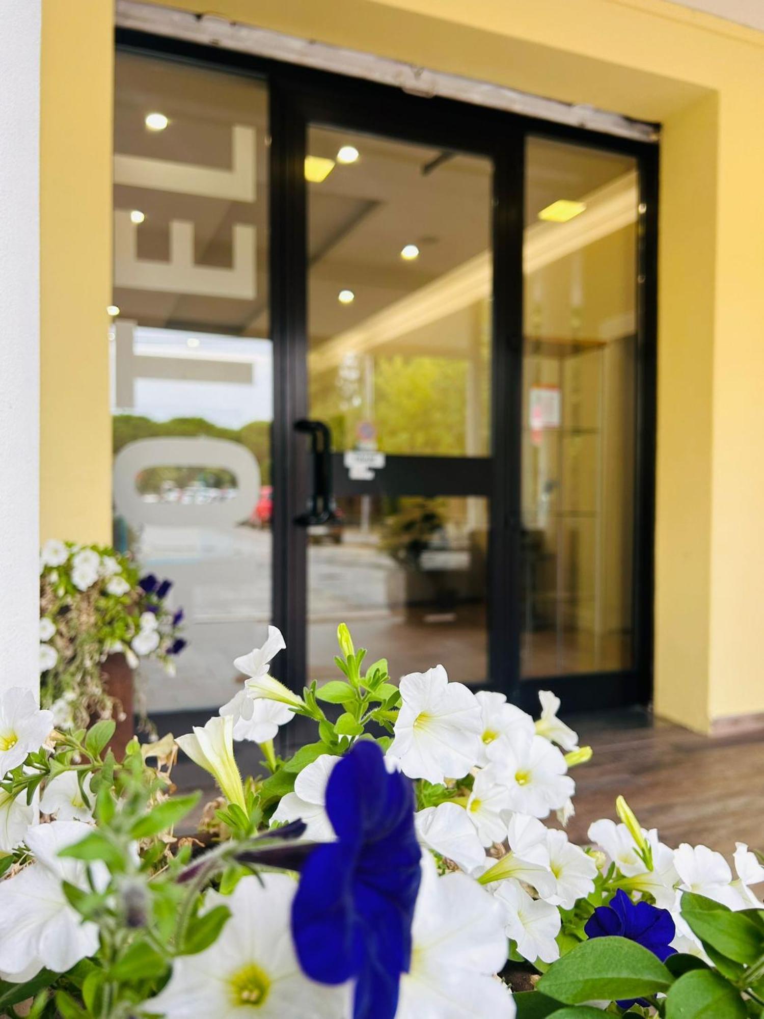 Hotel Benaco Mavras Peschiera del Garda Exterior photo